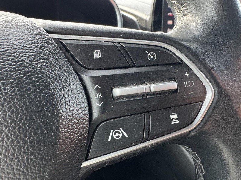 Hyundai Santa Fe Vehicle Image 17