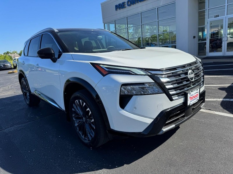 Nissan Rogue Vehicle Image 02