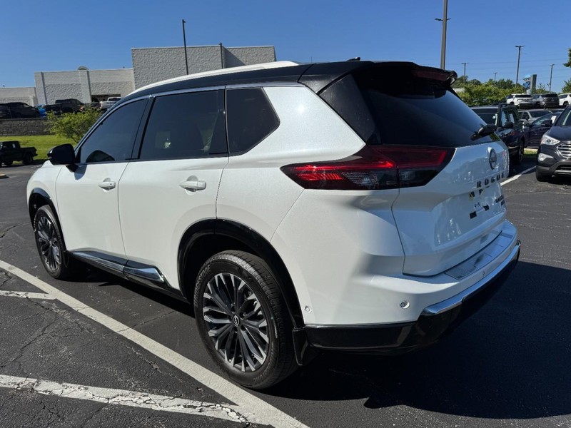 Nissan Rogue Vehicle Image 05