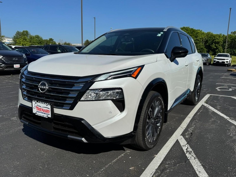 Nissan Rogue Vehicle Image 08