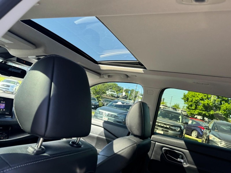 Nissan Rogue Vehicle Image 11