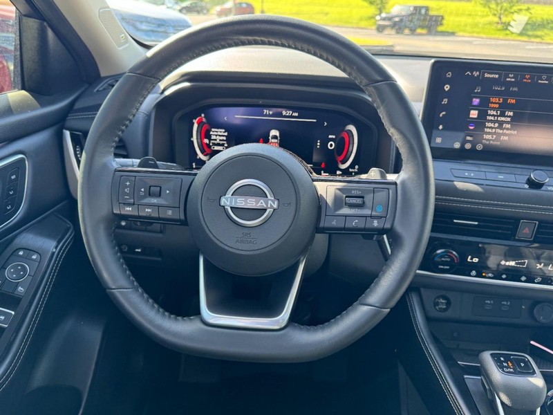 Nissan Rogue Vehicle Image 13