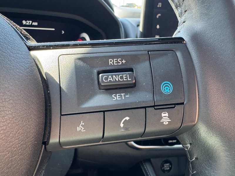 Nissan Rogue Vehicle Image 18