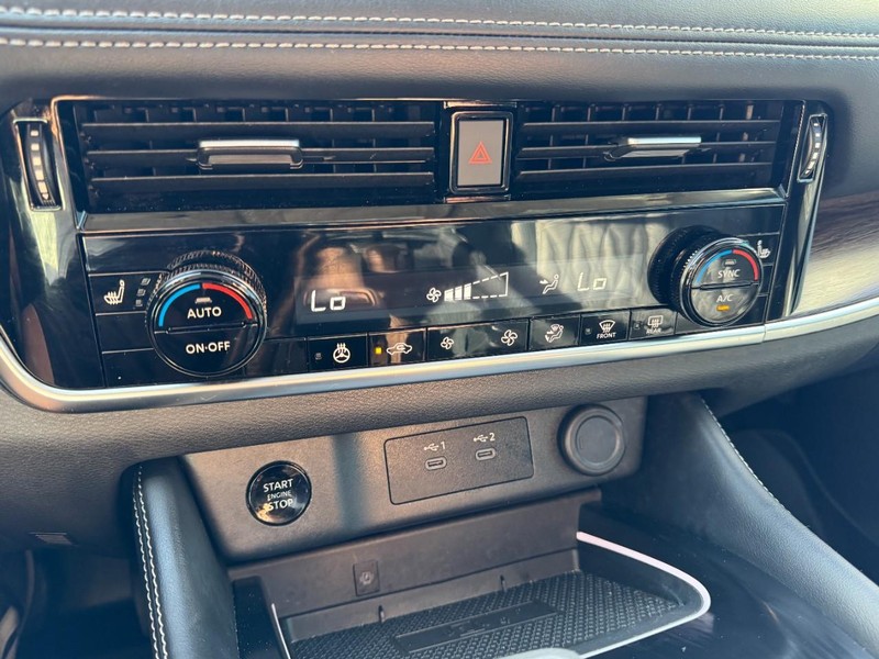 Nissan Rogue Vehicle Image 19