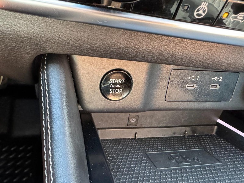 Nissan Rogue Vehicle Image 22