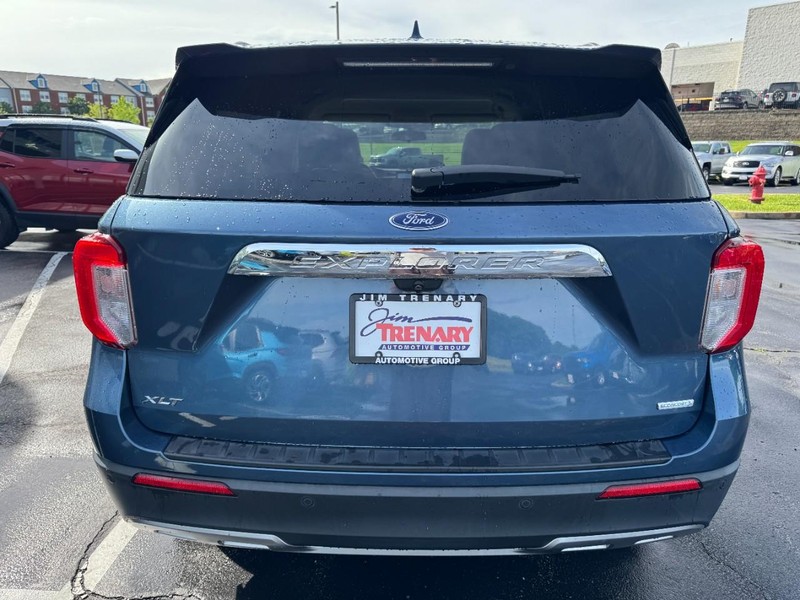 Ford Explorer Vehicle Image 04