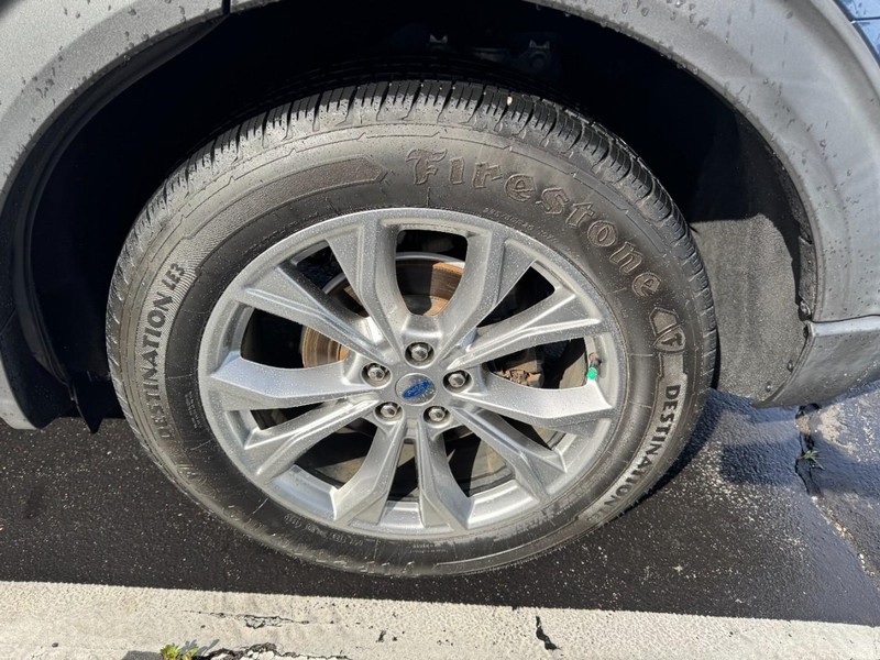 Ford Explorer Vehicle Image 07