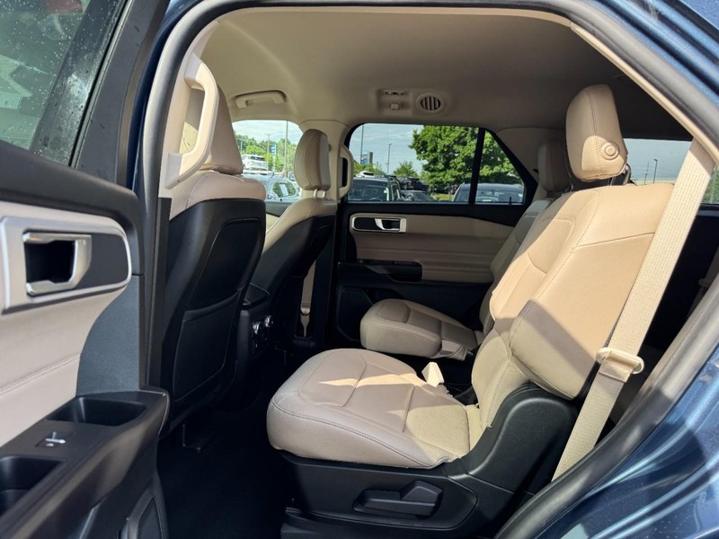 Ford Explorer Vehicle Image 10