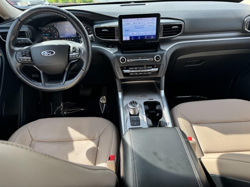 Ford Explorer Vehicle Image 12
