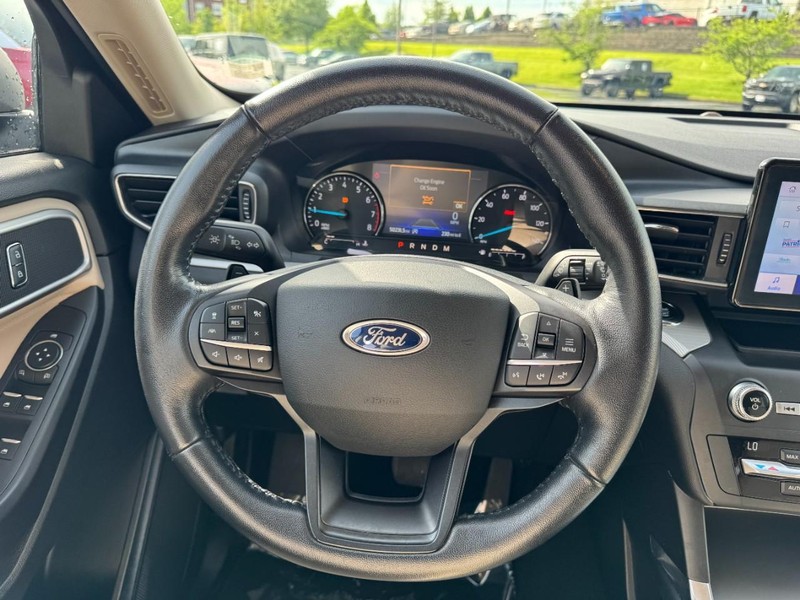 Ford Explorer Vehicle Image 13