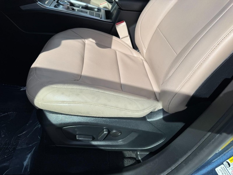 Ford Explorer Vehicle Image 15