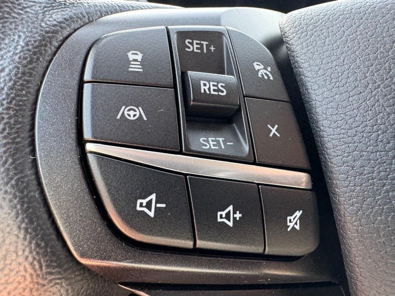 Ford Explorer Vehicle Image 17