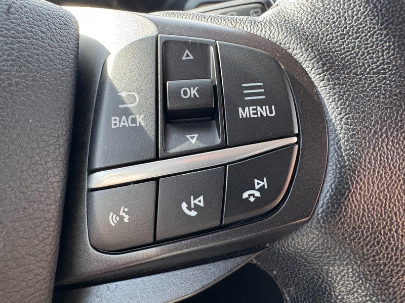 Ford Explorer Vehicle Image 18