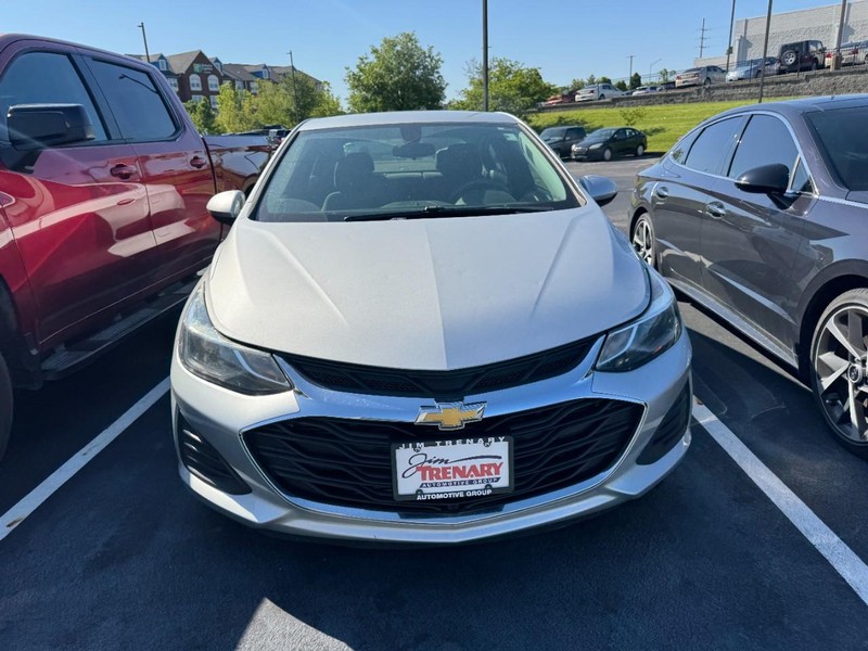 Chevrolet Cruze Vehicle Full-screen Gallery Image 02