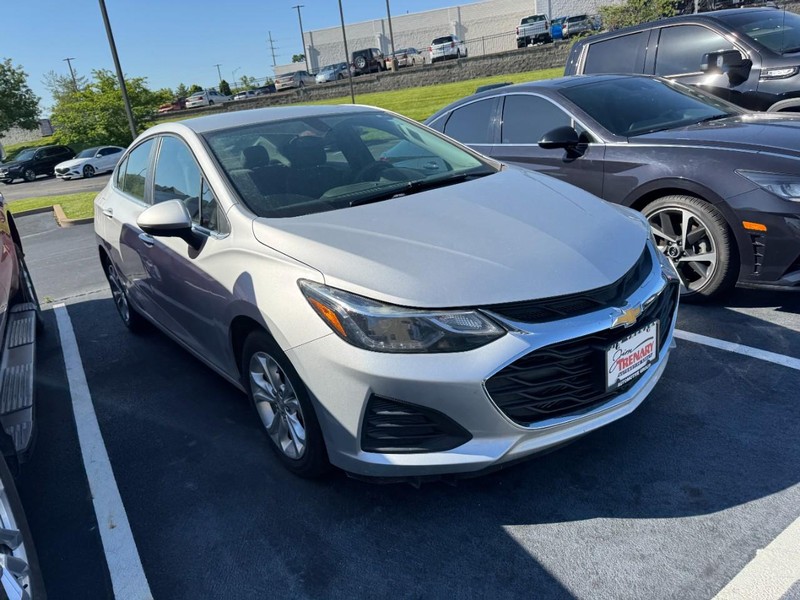 Chevrolet Cruze Vehicle Full-screen Gallery Image 03