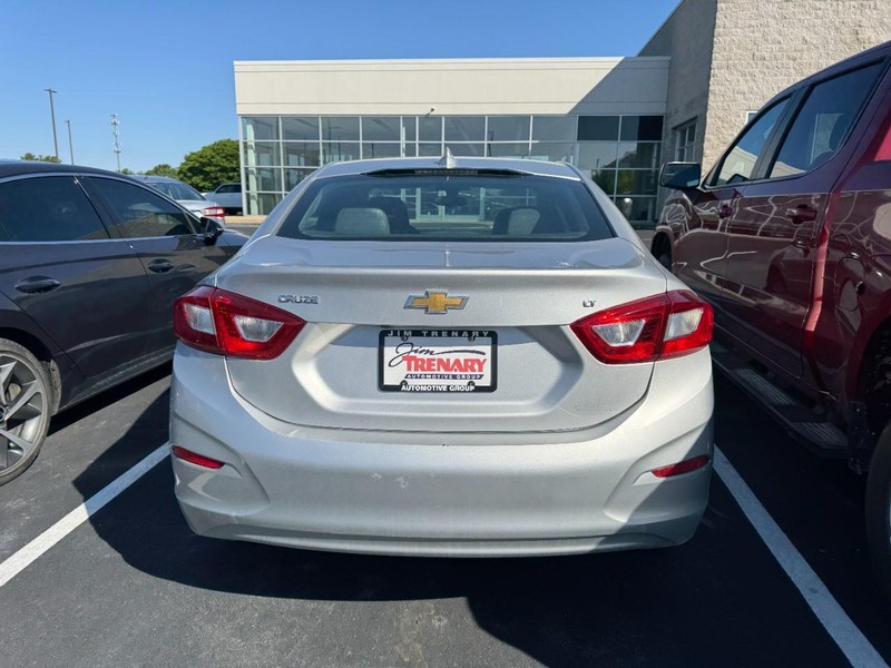 Chevrolet Cruze Vehicle Full-screen Gallery Image 05