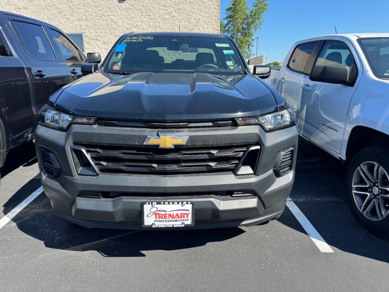 Chevrolet Colorado Vehicle Full-screen Gallery Image 02