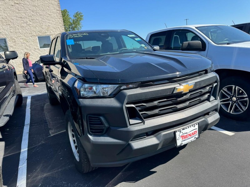Chevrolet Colorado Vehicle Full-screen Gallery Image 03