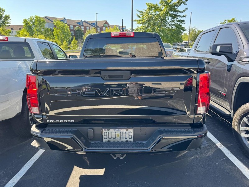 Chevrolet Colorado Vehicle Full-screen Gallery Image 05
