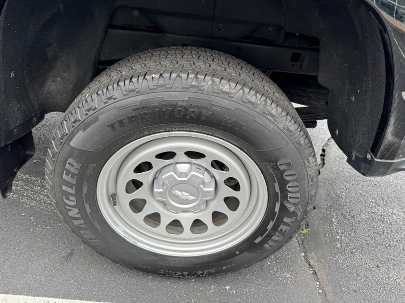 View vehicle photo 7