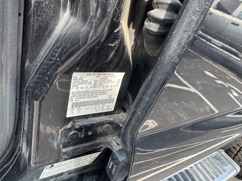 Ford Super Duty F-350 SRW Vehicle Image 23