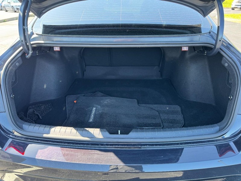 Hyundai Sonata Vehicle Image 06