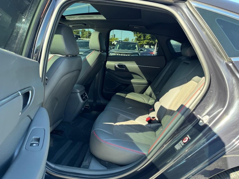 Hyundai Sonata Vehicle Image 10