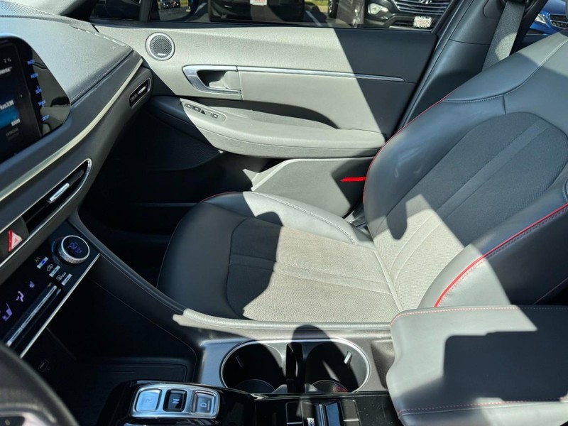 Hyundai Sonata Vehicle Image 14