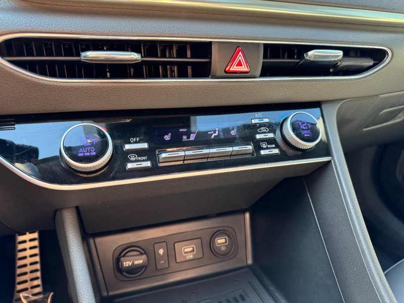 Hyundai Sonata Vehicle Image 19