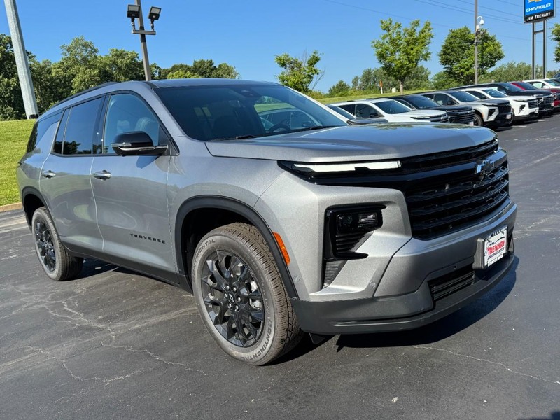 Chevrolet Traverse Vehicle Image 02