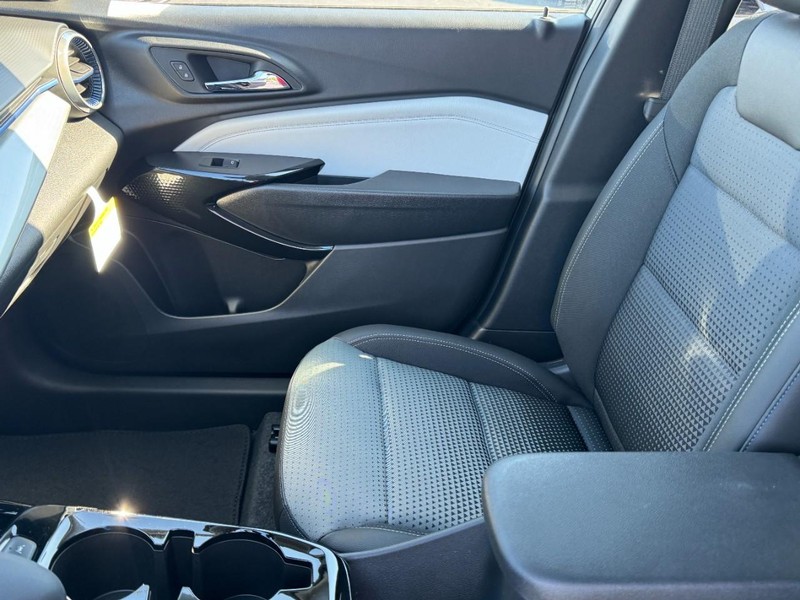 Chevrolet Trax Vehicle Image 08