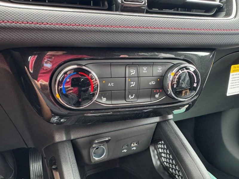 Chevrolet TrailBlazer Vehicle Image 12