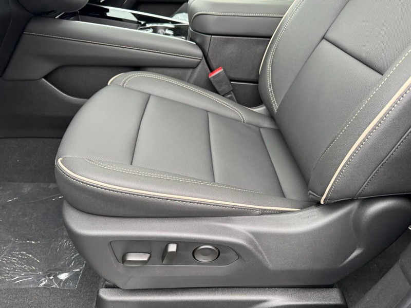 Chevrolet Suburban Vehicle Image 08