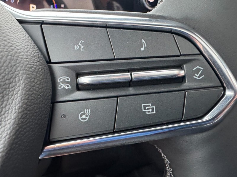 Chevrolet Suburban Vehicle Image 12