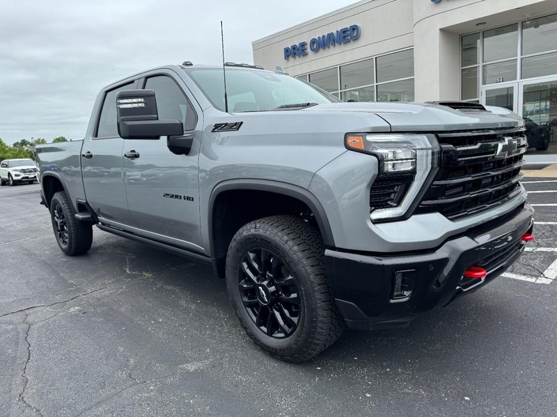 Chevrolet Silverado 2500HD Vehicle Image 02