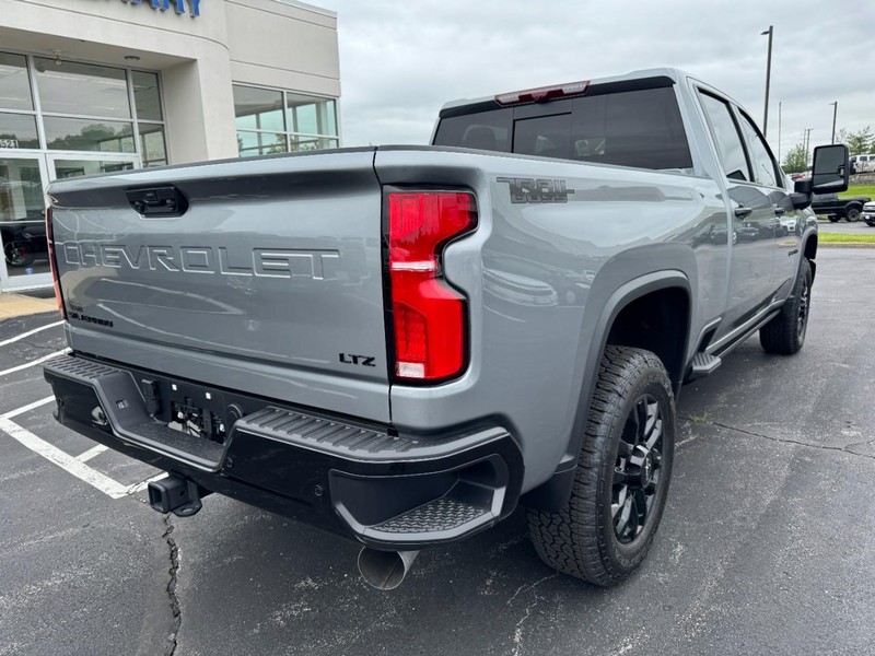Chevrolet Silverado 2500HD Vehicle Image 04