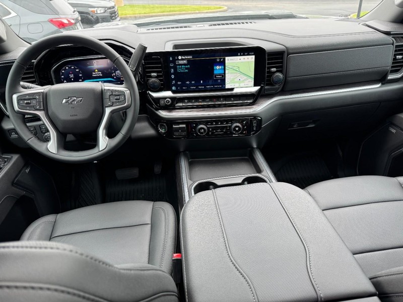 Chevrolet Silverado 2500HD Vehicle Image 13