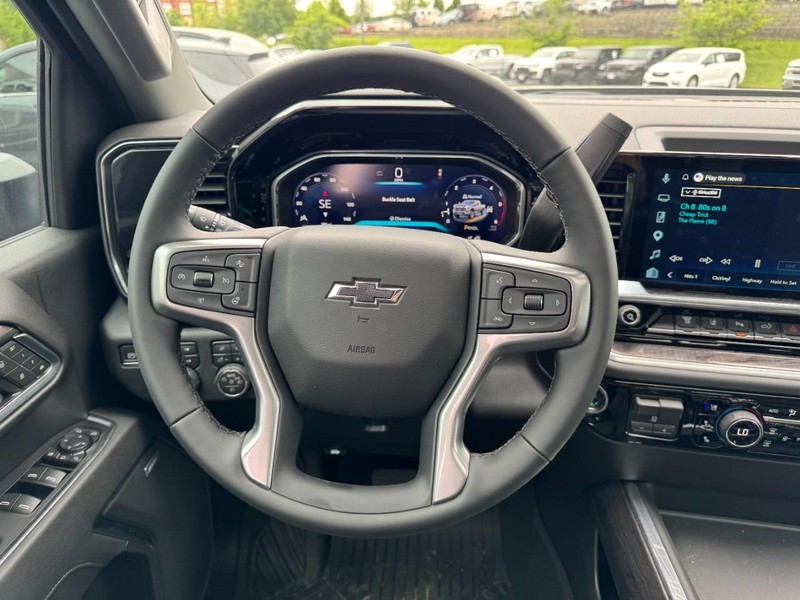 Chevrolet Silverado 2500HD Vehicle Image 14