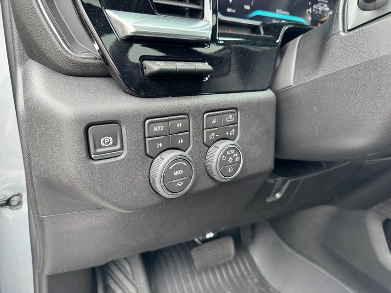 Chevrolet Silverado 2500HD Vehicle Image 18