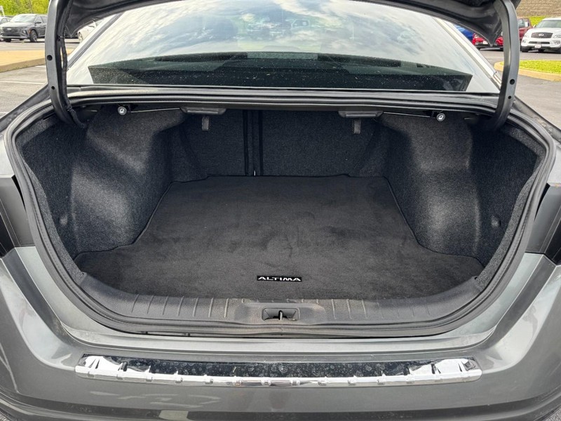 Nissan Altima Vehicle Image 06