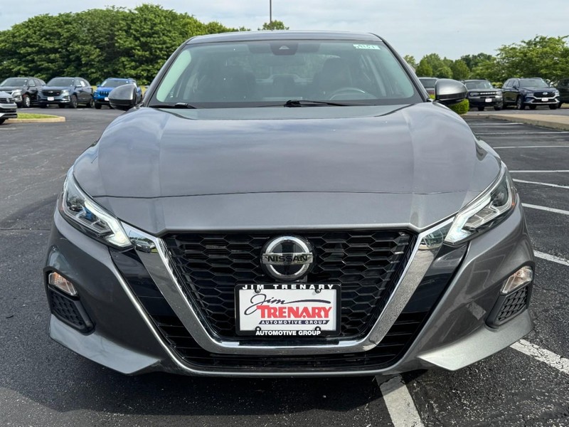Nissan Altima Vehicle Image 09