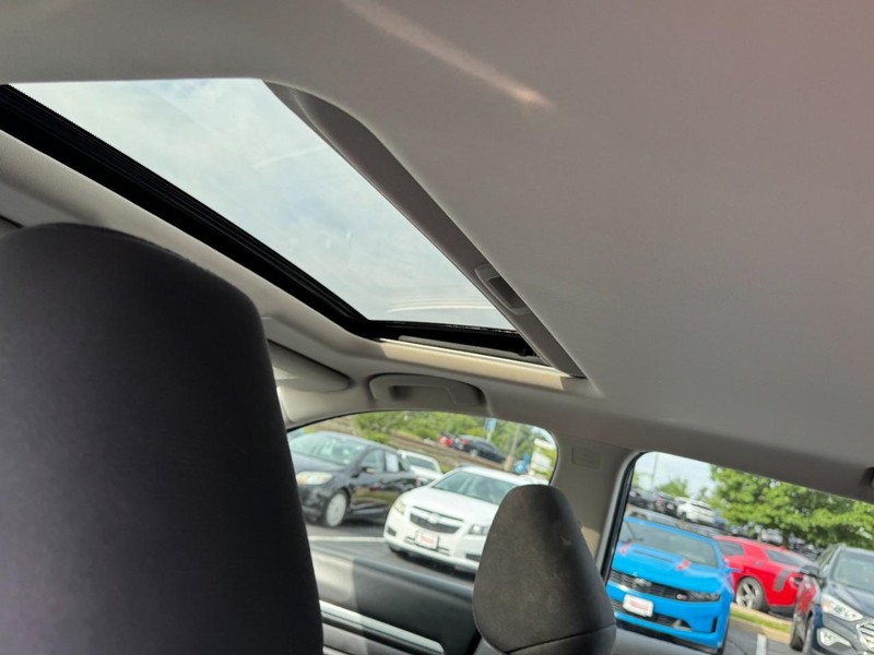 Nissan Altima Vehicle Image 11