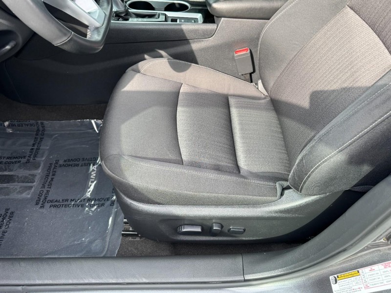 Nissan Altima Vehicle Image 15