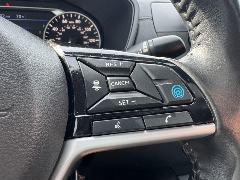 Nissan Altima Vehicle Image 18