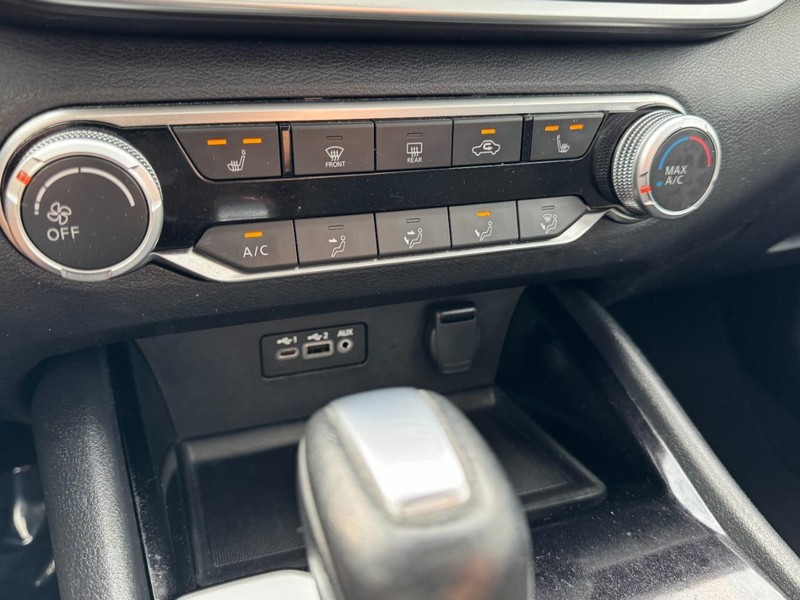 Nissan Altima Vehicle Image 19