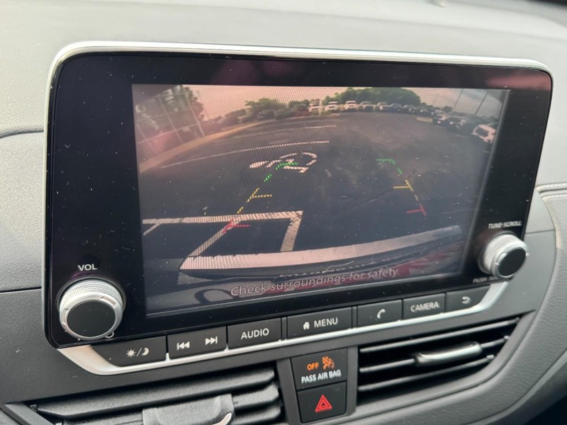 Nissan Altima Vehicle Image 21
