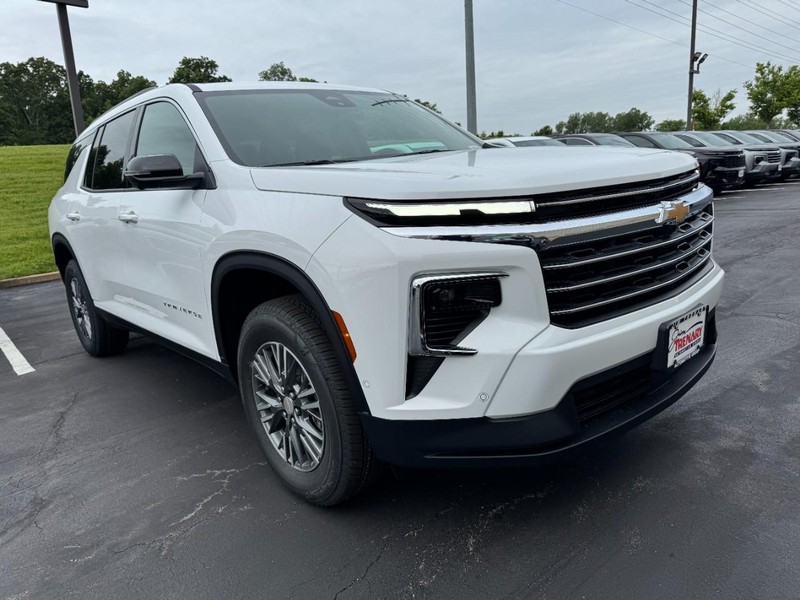 Chevrolet Traverse Vehicle Image 02