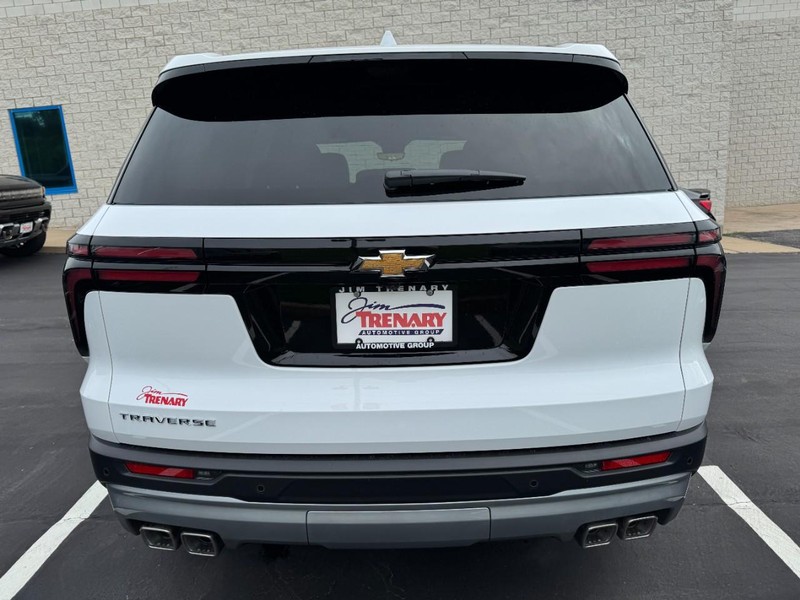 Chevrolet Traverse Vehicle Image 04