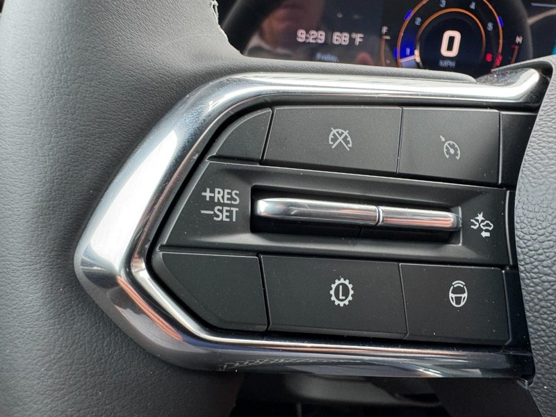 Chevrolet Traverse Vehicle Image 12