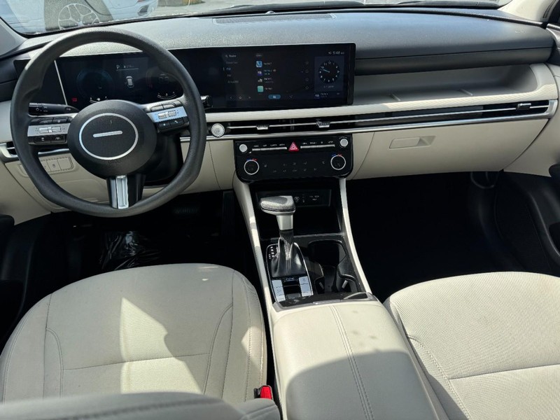Hyundai Tucson Vehicle Image 11